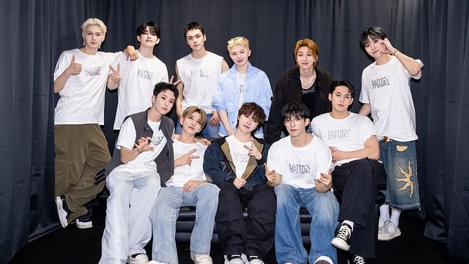 "UNTOUCHABLE"- Fans praise SEVENTEEN for their professionalism amid song & in-ear malfunction at recent Japan Fan meeting