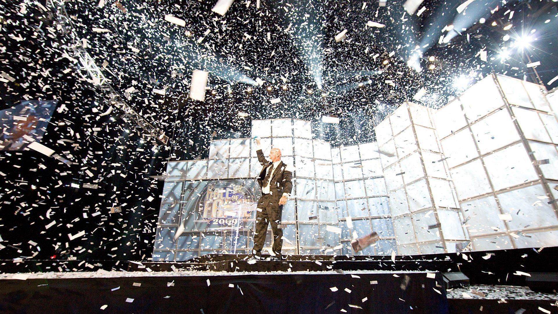 Steve Austin goes into the WWE Hall of Fame 2009 Class