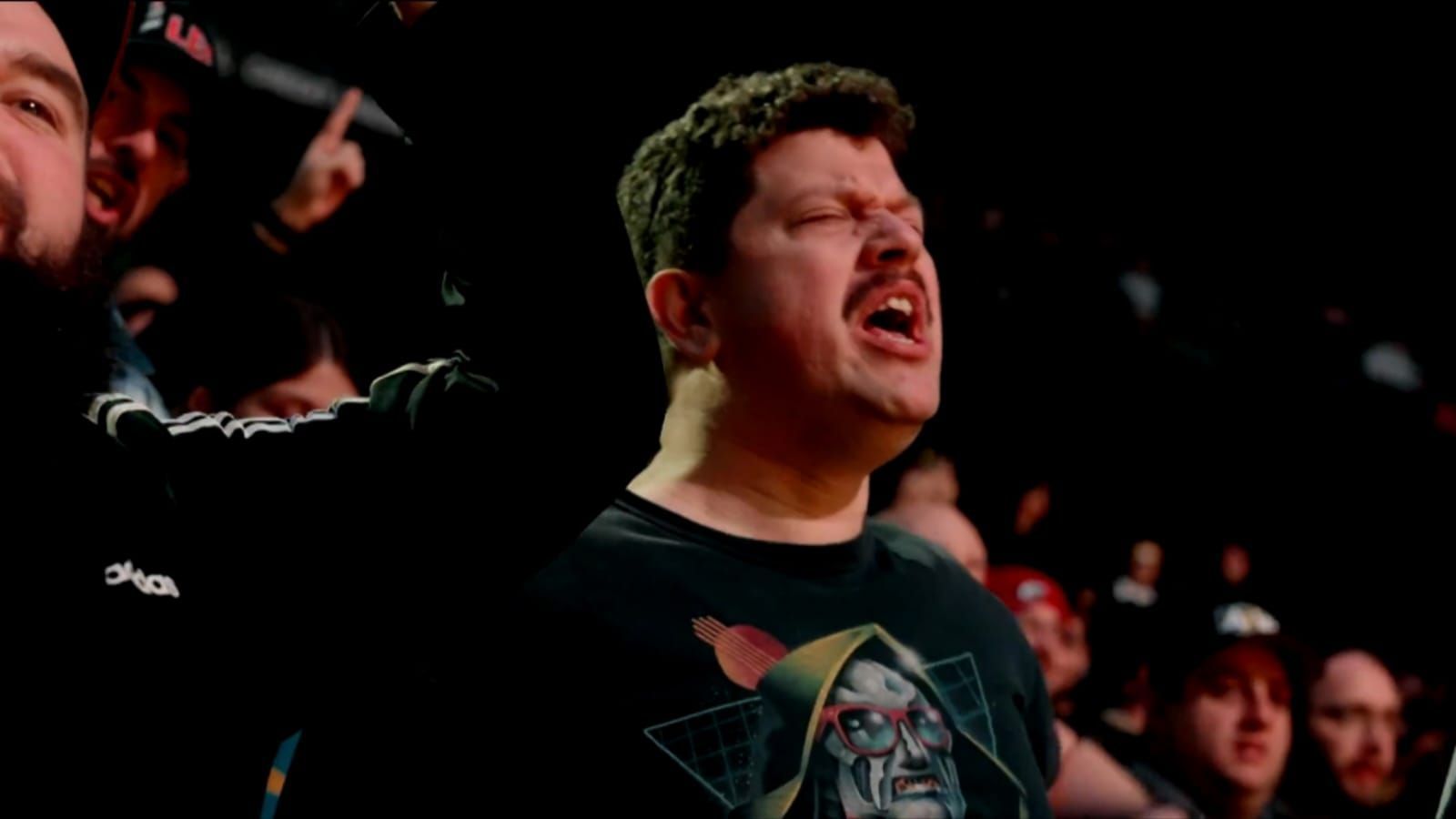 Fans react to a shocking moment on RAW [Image Credit: AEW