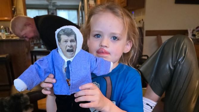 WNBA star Breanna Stewart's daughter owning Geno Auriemma toy gets heartwarming reactions from fans: "Grandpa Geno"