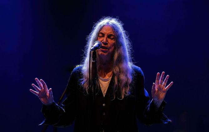 When did Robert Mapplethorpe and Patti Smith date? Former restaurateur claims the latter was "incredibly rude" to restaurant staff