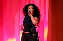 “This alone is worth whatever people paid for their tickets!” — Netizens react to SZA performing ‘Saturn’ at Grand National Tour in Dallas