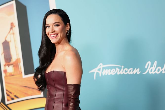 "She's taking dancing lessons from Taylor Swift" — Katy Perry's performance in her first concert of the Lifetimes Tour leaves fans unimpressed