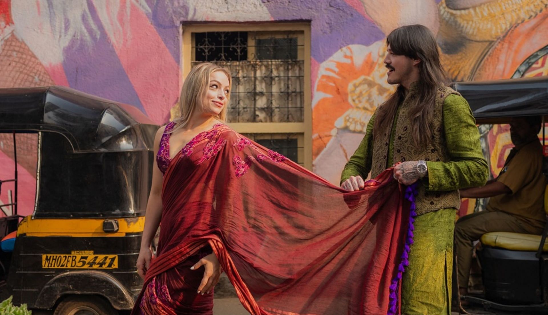 लिव मॉर्गन और डॉमिनिक मिस्टीरियो भारत आए हैं (Photo: Netflix India Instagram)