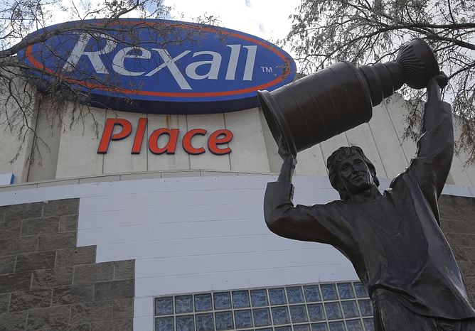 Ex-NHLer speaks out on 'Canadian icon' Wayne Gretzky's close ties to Donald Trump