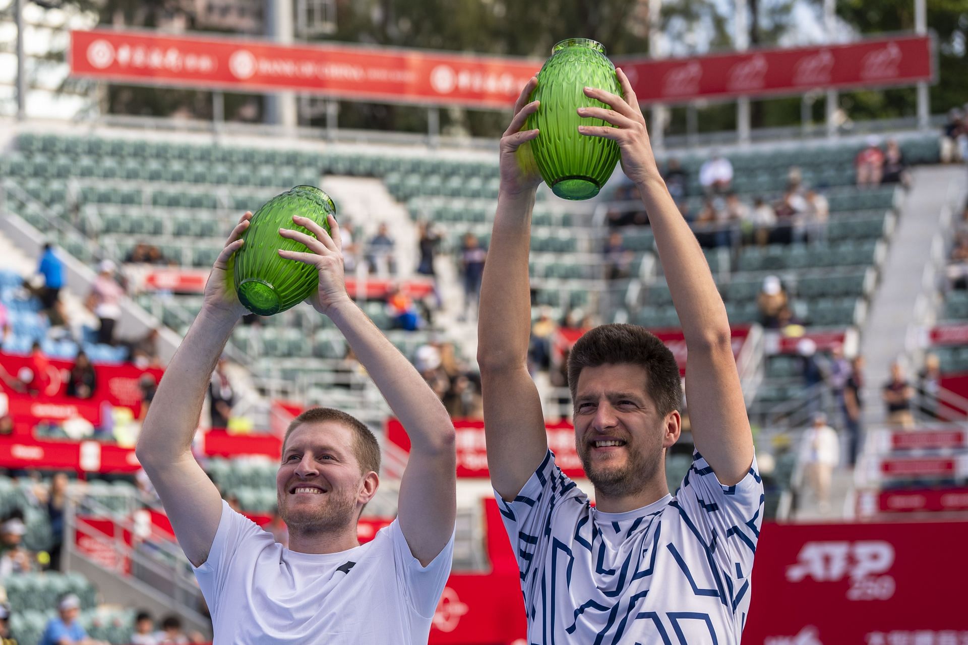 Luke Johnson and Sander Arends with the Bank of China Tennis Open -trophies in Hong Kong - Source: Getty