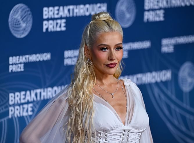 "She's reverse aging" — Internet reacts as Christina Aguilera stuns for CARCY Magazine