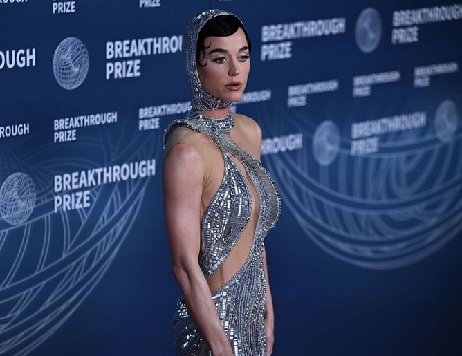 "From Teenage Dream to Zero Gravity Queen" — Internet reacts to Katy Perry donning the astronaut suit to go to space aboard Blue Origin