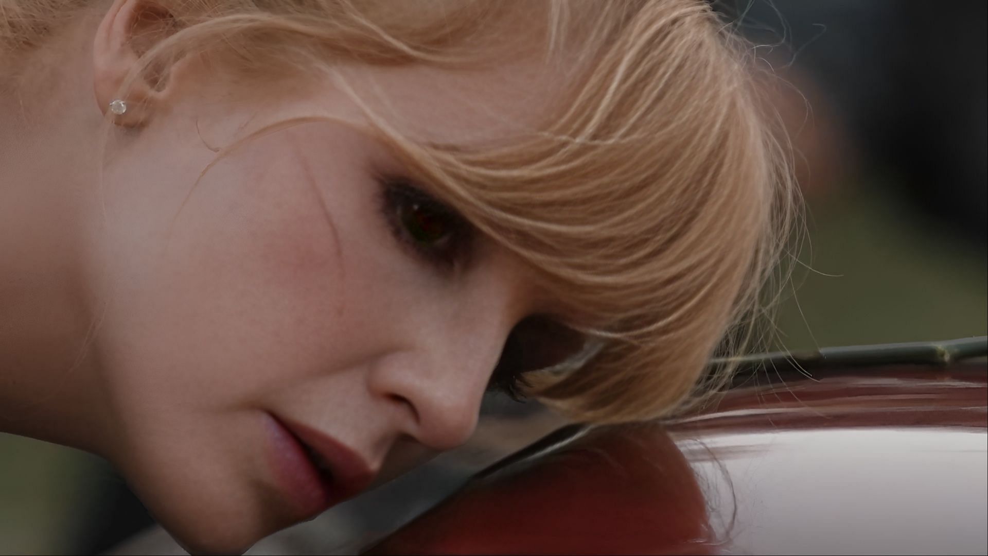 Beth Dutton lays her head on John Dutton&rsquo;s coffin in a heartbreaking farewell during the Yellowstone finale, a moment of raw grief that set the tone for everything that followed. ( Image via Paramount)
