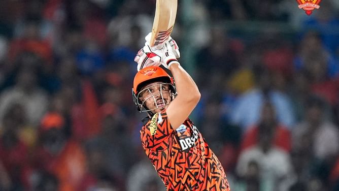 Abhinav Manohar gets hit-wicket in a bizarre fashion against Trent Boult after a well-made 43 in SRH vs MI IPL 2025 match [Watch]