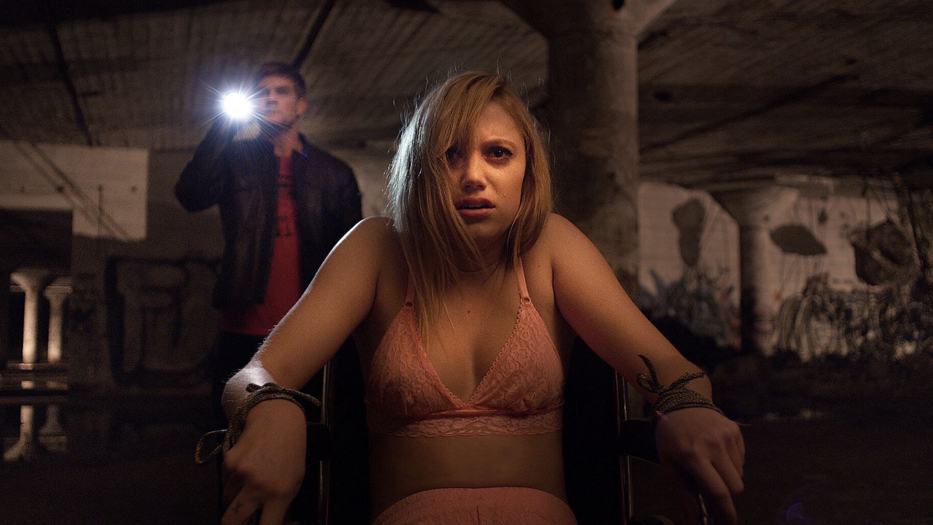 Maika Monroe plays Jay, a college student who is stalked by a monster (Image via Netflix)