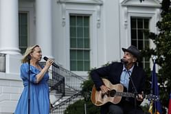 Who is American Idol guest mentor James Taylor's wife? Details explored
