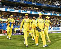 Why did CSK players wear black armbands while fielding in the IPL 2025 match against MI?
