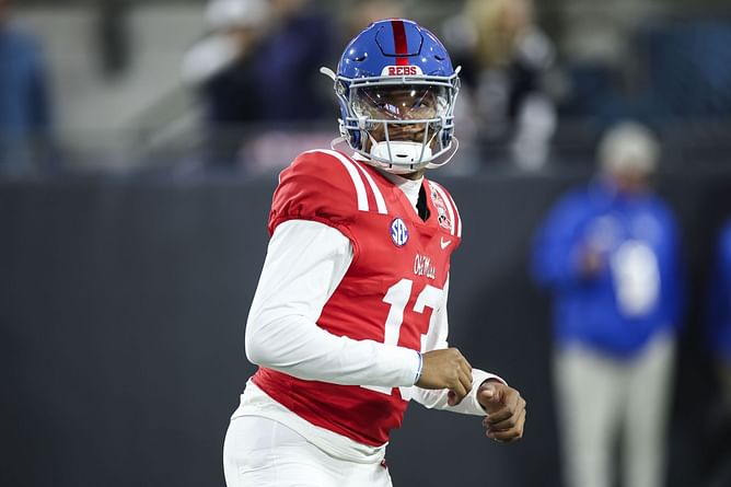 Ole Miss QB Austin Simmons shares 4-word message to 5-star OT Felix Ojo as he shares photos from his visit to Lane Kiffin's program