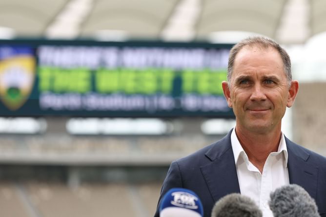 Justin Langer answers journalist’s phone call from mom during LSG vs MI IPL 2025 press conference [Watch]