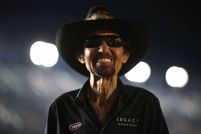 “It’s one of my favorite tracks”: King Richard Petty makes his feelings known about Darlington track