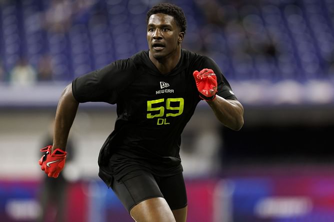 "He can consistently collapse a pocket" - Ex-Cowboys G urges 49ers to draft James Pearce Jr. with No. 11 pick