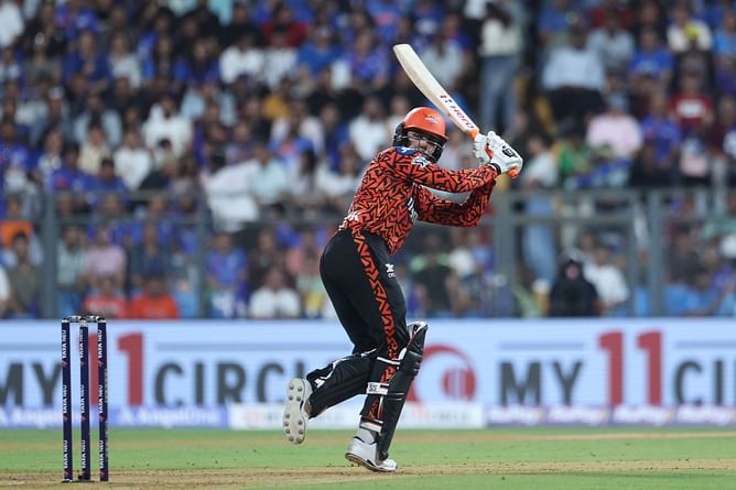 Suryakumar Yadav teases Abhishek Sharma, hilariously checks his pockets during MI vs SRH IPL 2025 match [Watch]