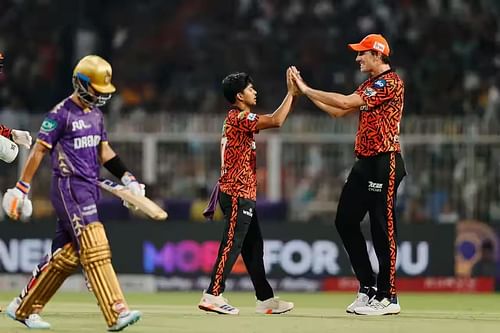 Zeeshan Ansari (center) has impressed as a spinner in SRH's last two games. [P/C: iplt20.com]