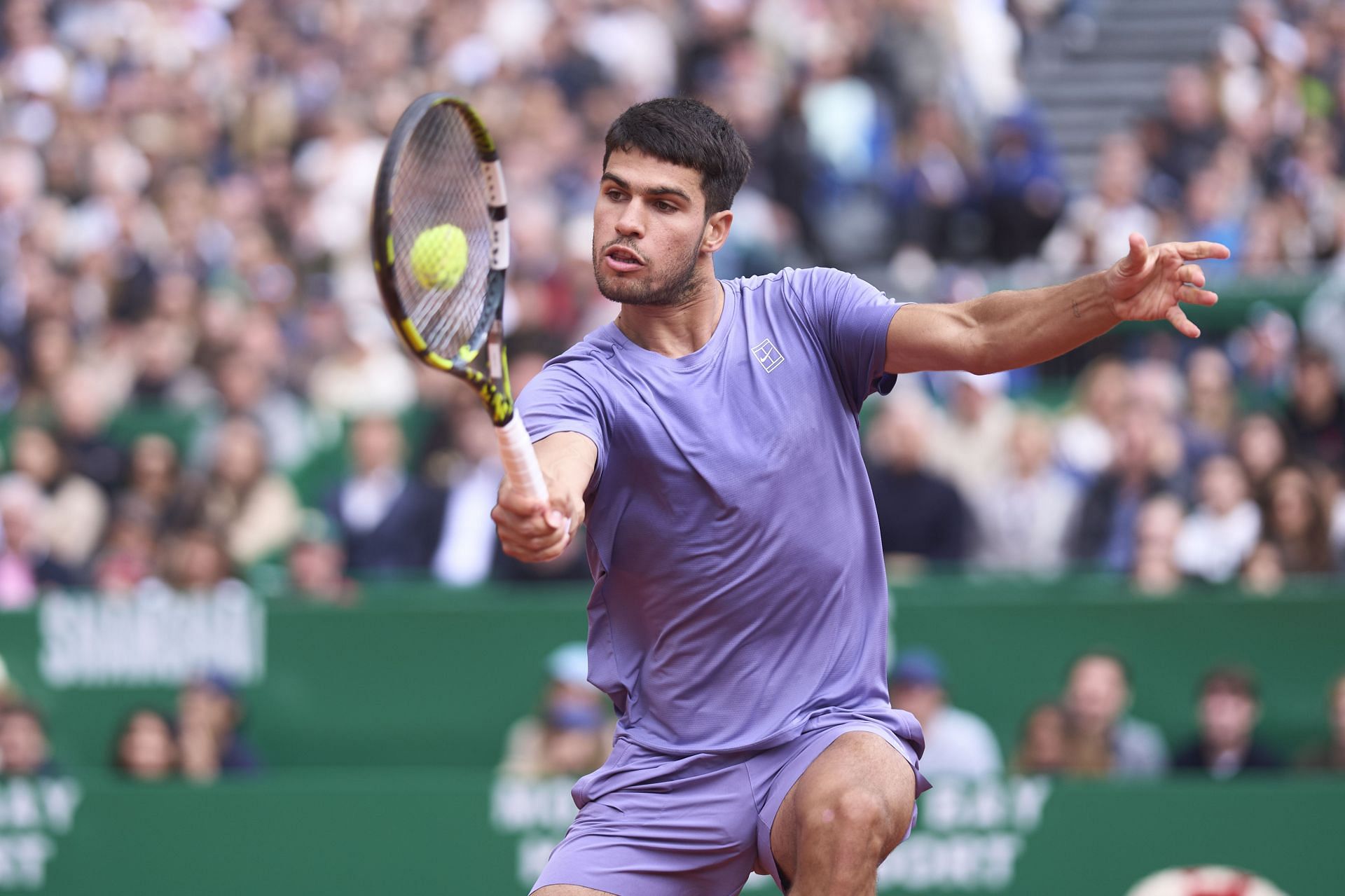 Alcaraz plays a slice backhand in the Rolex Monte-Carlo Masters - Source: Getty