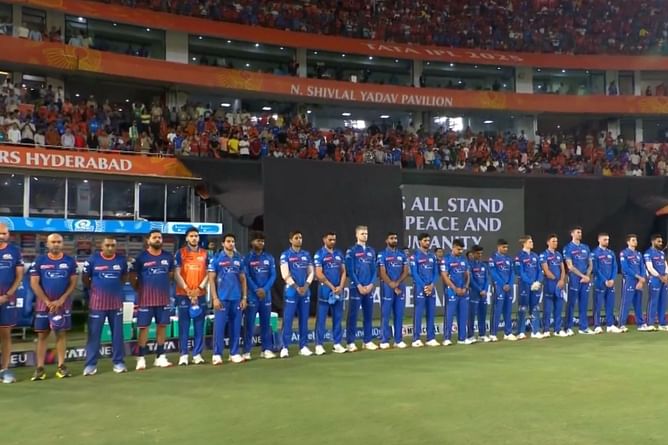 Players, match officials observe a minute's silence to express solidarity with victims of Pahalgam attack ahead of SRH vs MI IPL 2025 match [Watch]