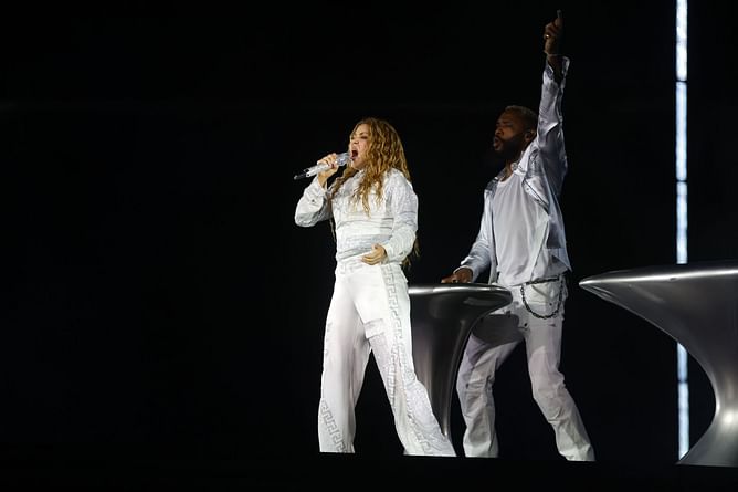 "And they said she can’t sell out stadiums in the US"— Netizens celebrate as Shakira adds new concert dates to her Las Mujeres Ya No Lloran World Tour