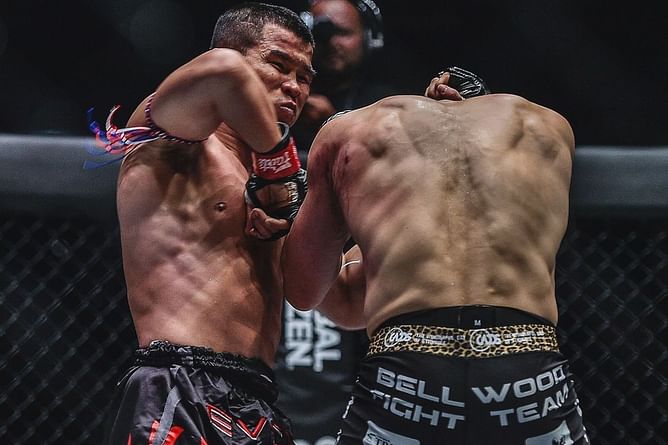 "Raw ribs" - Fans feel the excruciating pain Thai legend Nong-O Hama dealt to Japan's Hiroaki Suzuki in Bangkok duel