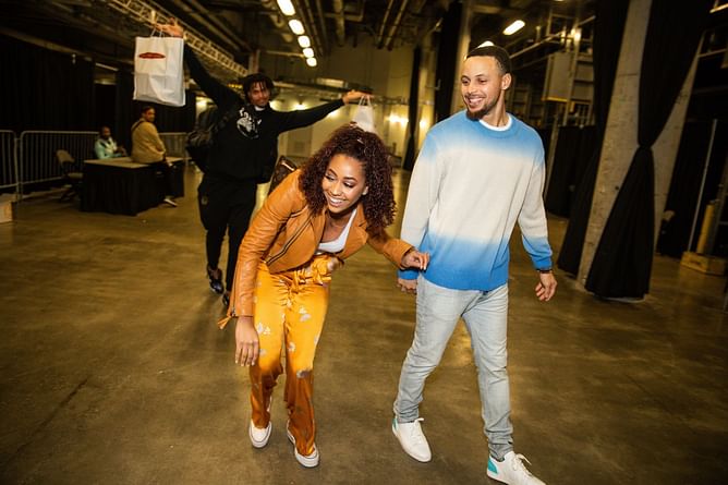 Steph Curry's sister Sydel Curry drops 5-word message in heavily-pregnant mirror selfie