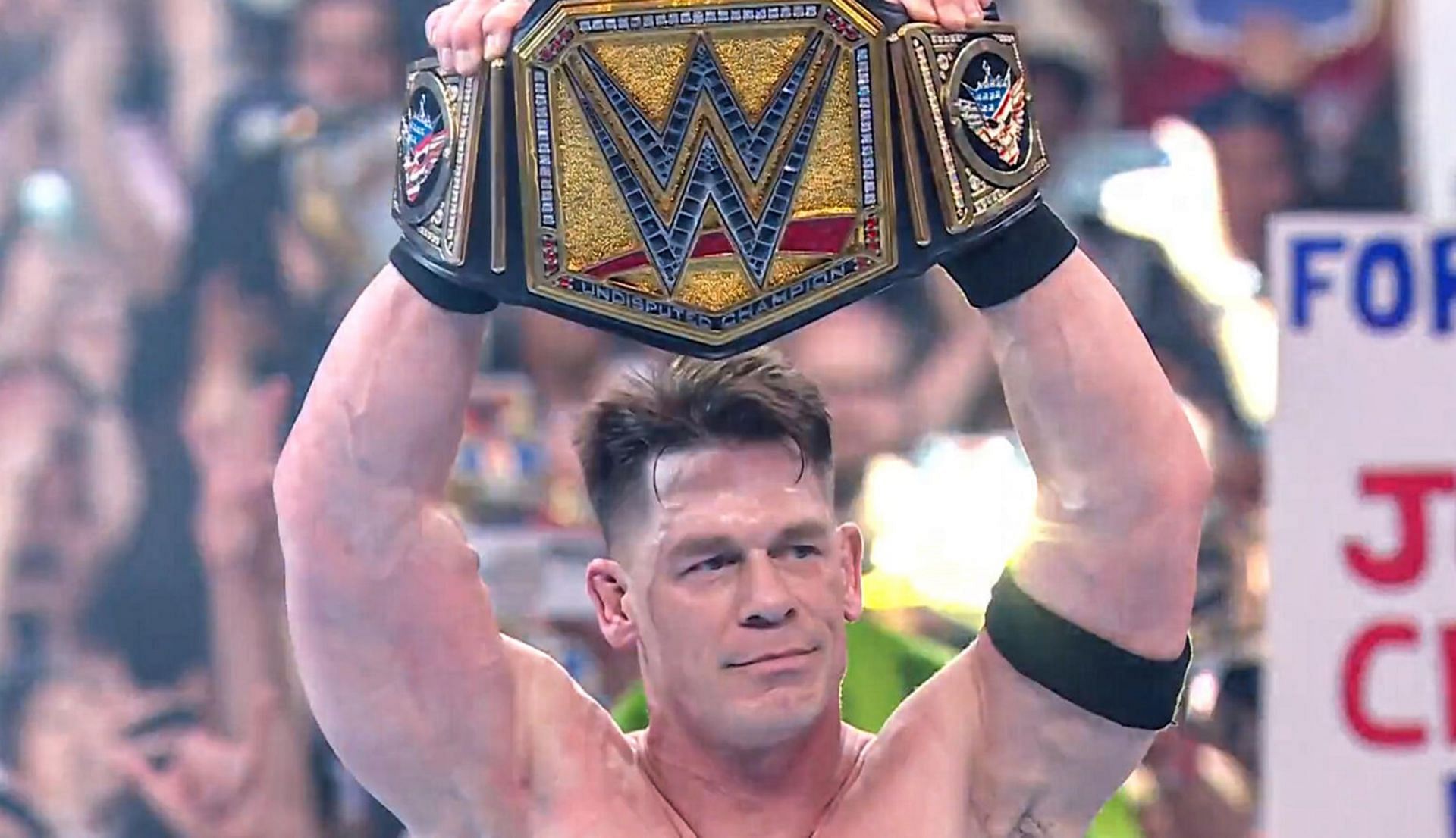 जॉन सीना चैंपियनशिप होल्ड करते हुए (Photo: WWE.com)