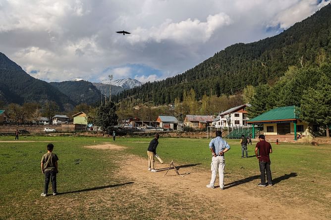 Video of Australian legend playing cricket at Worli Police Camp in Mumbai goes viral [Watch]