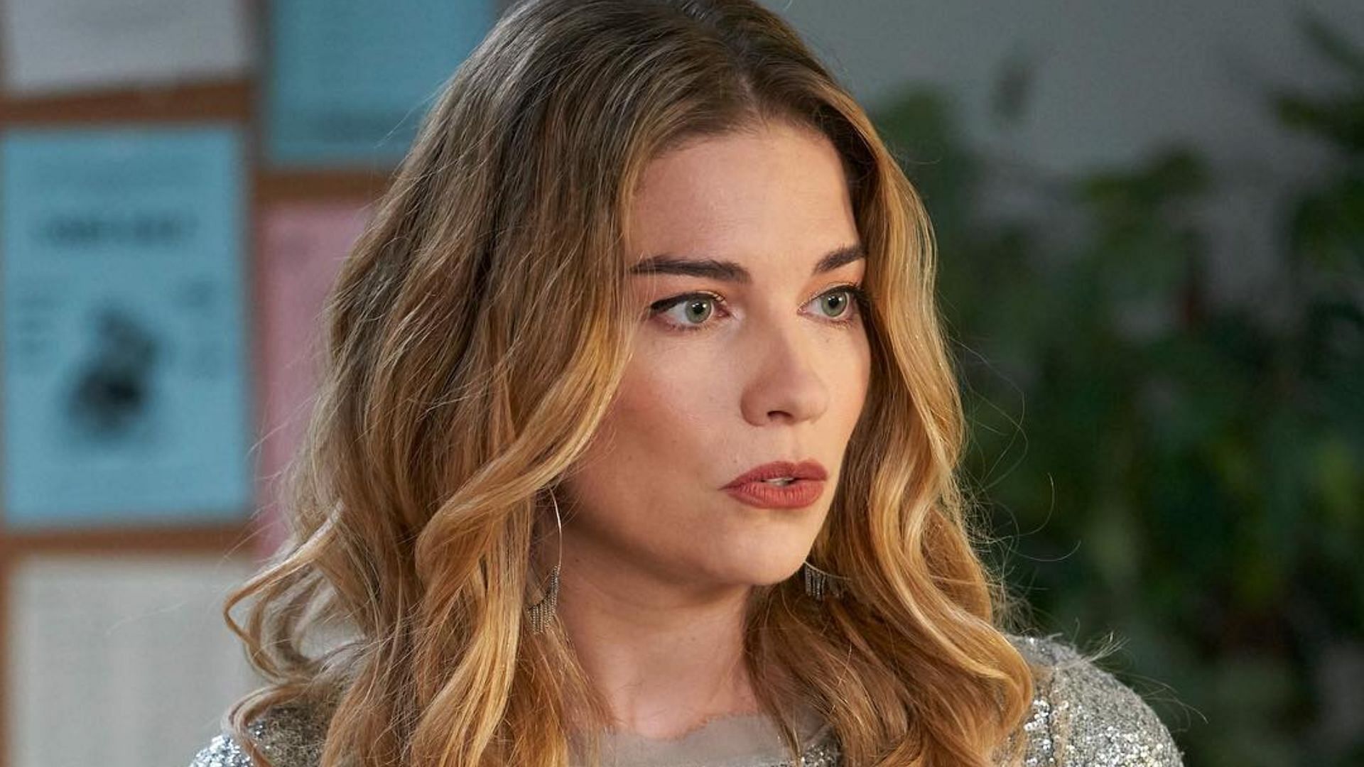 Annie Murphy as Alexis Rose on Schitt&#039;s Creek (Image via Instagram/@schittscreek)