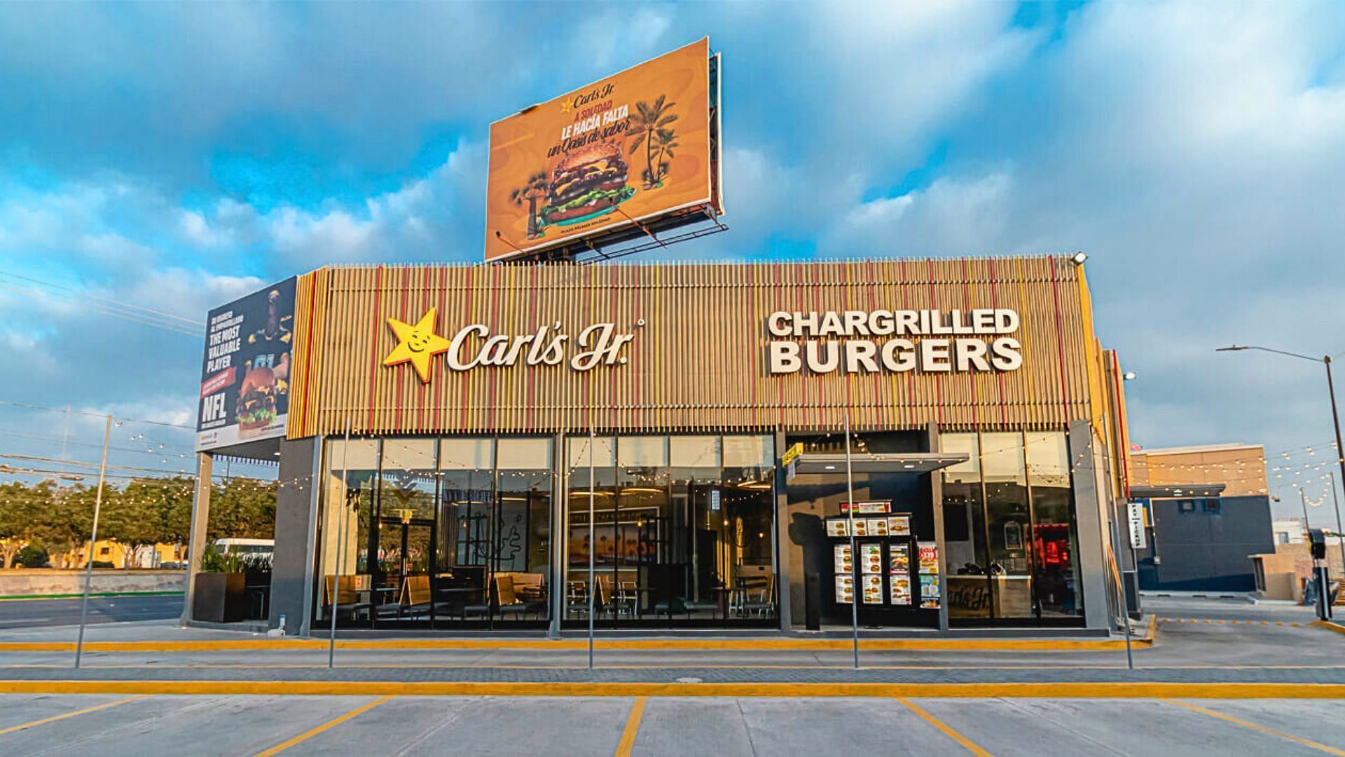 The all new Snack Stash is now available at participating locations (Image via carlsjrfranchising.com)