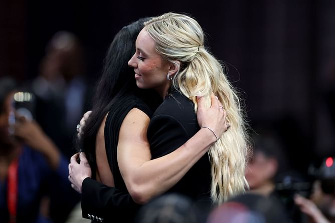 “They looked gorgeous both of them”: Ex-soccer pro Kelly O’Hara gushes over Azzi Fudd’s hairstyle & matching outfit with Paige Bueckers at WNBA draft