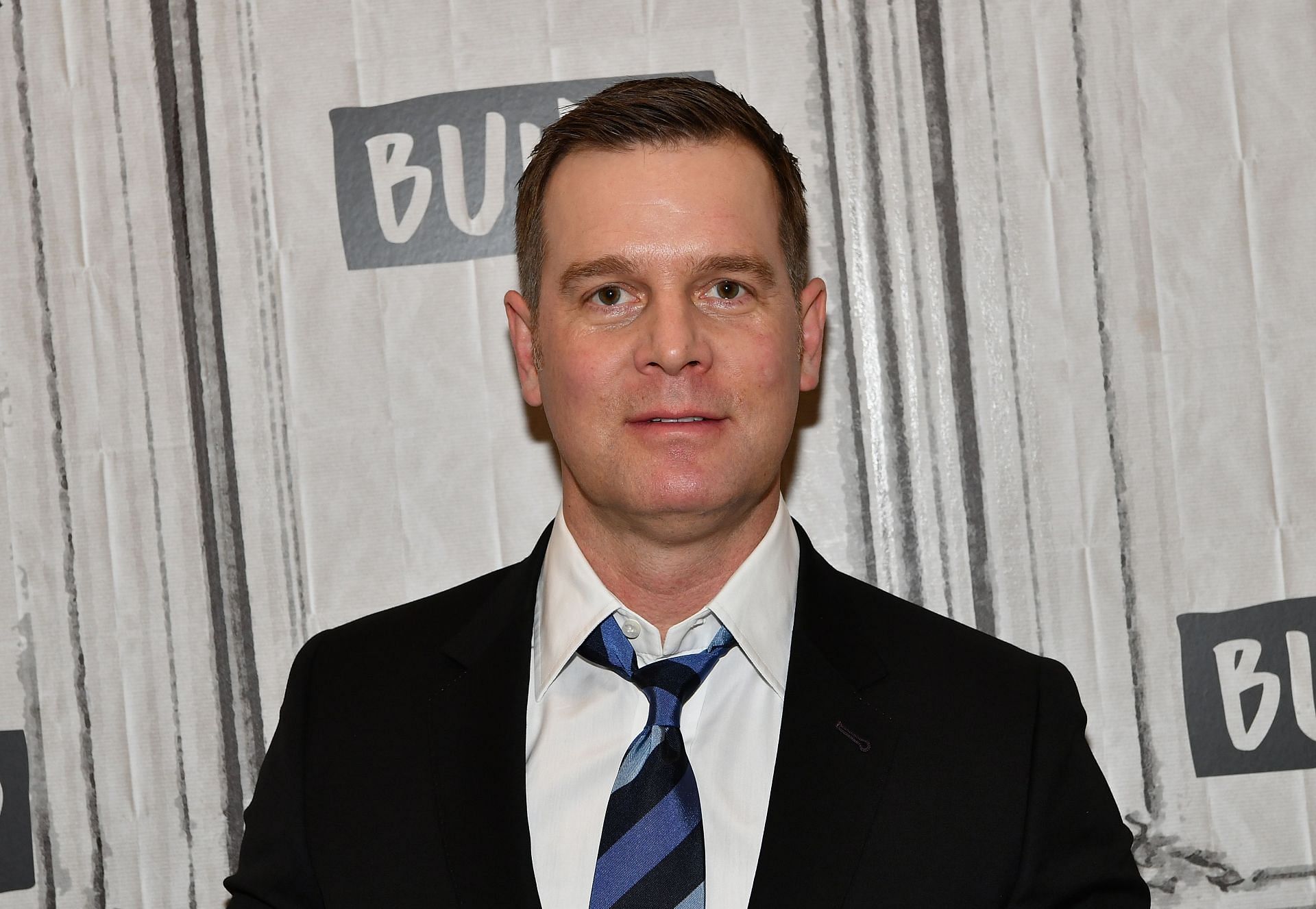 Peter Krause plays Captain Bobby Nash (Image via Getty)