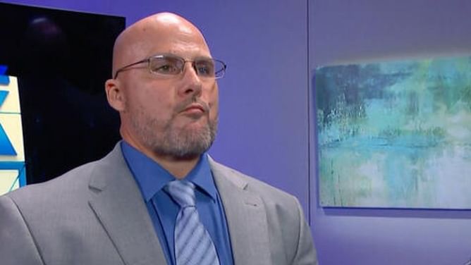 Adam Pearce announces huge WrestleMania title match; star promises to be a savior again