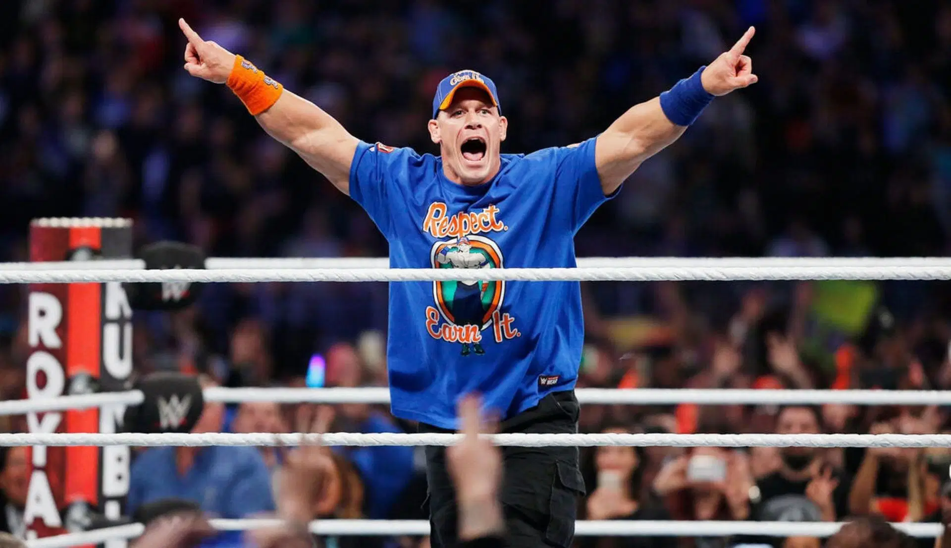 जॉन सीना रिंग में एंट्री करने के बाद (Photo: WWE.com)