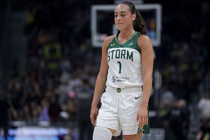 "Fudd around & find out" - Ex-UConn star Nika Muhl hilariously shouts out Azzi Fudd after Huskies' blowout championship win