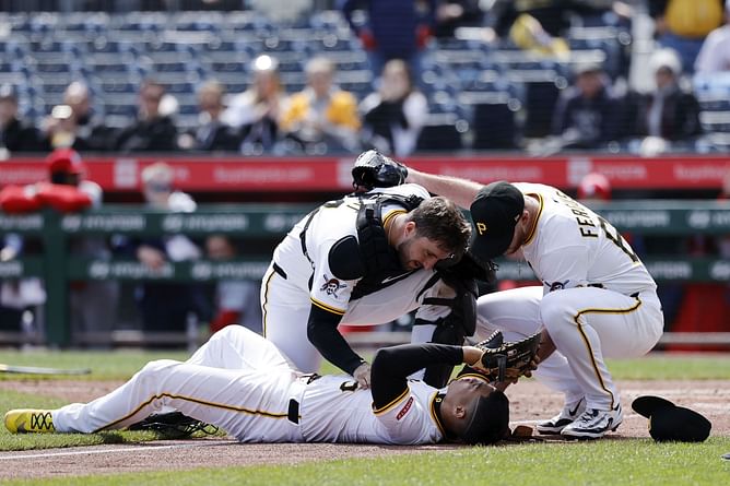 What happened between Joey Bart and Endy Rodriguez? Examining the massive collision during Cardinals and Pirates showdown