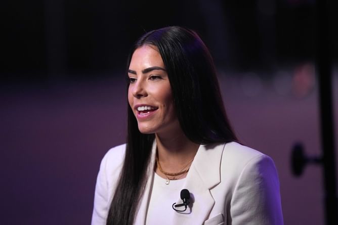 Kelsey Plum sends strong message to Jada Williams as former 5-star recruit visits Iowa State after transfer portal