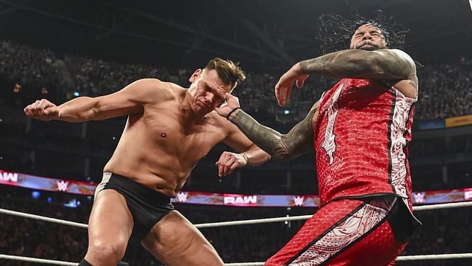 WWE Raw में वर्ल्ड चैंपियन ने नहीं किया फेमस स्टार को खून से लथपथ, खुद ही रिंग के नीचे जाकर किया कारनामा, वीडियो आया सामने