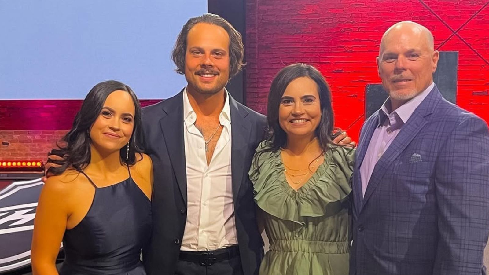 Auston Matthews' sister Alexandria jumps on viral '6 pics before April ends' social media trend