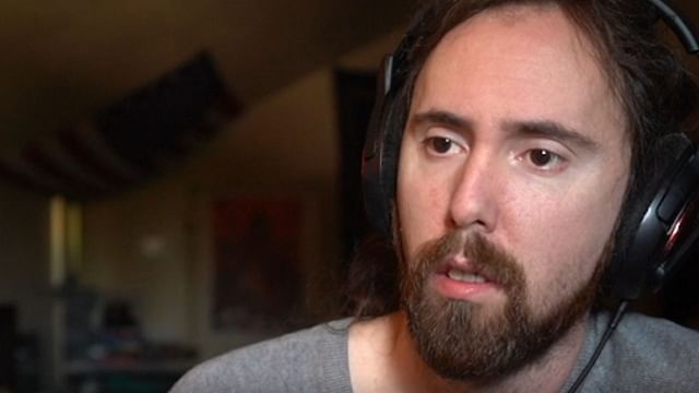Asmongold has rejected the idea of debating with HasanAbi live (Image via zackrawrr/Twitch)
