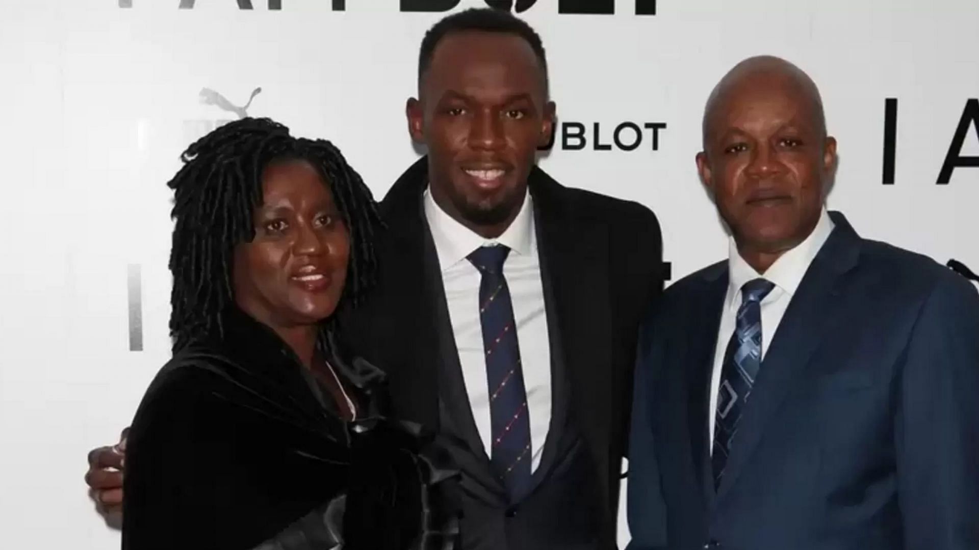 Usain Bolt with his parents, Jennifer and Wellesley [Image Source : Getty]
