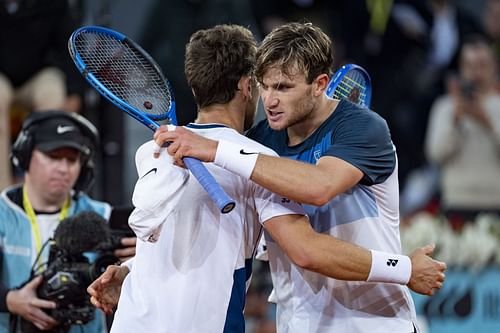 Casper Ruud (left) and Jack Draper (right) share a warm embrace at the net after the conclusion of the 2025 Madrid Open's men's singles final (Source: Getty)