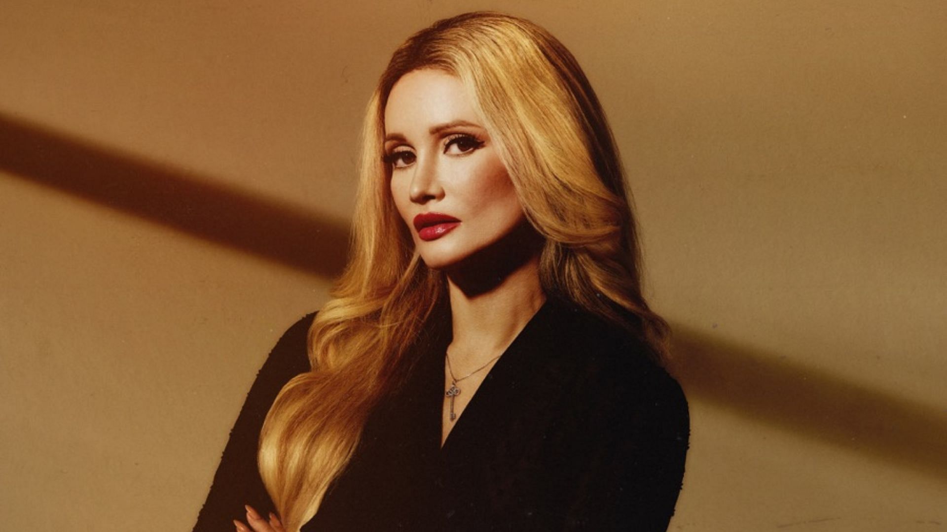 Holly Madison hosts Playboy Murders season 3 (Image via Apple TV) 