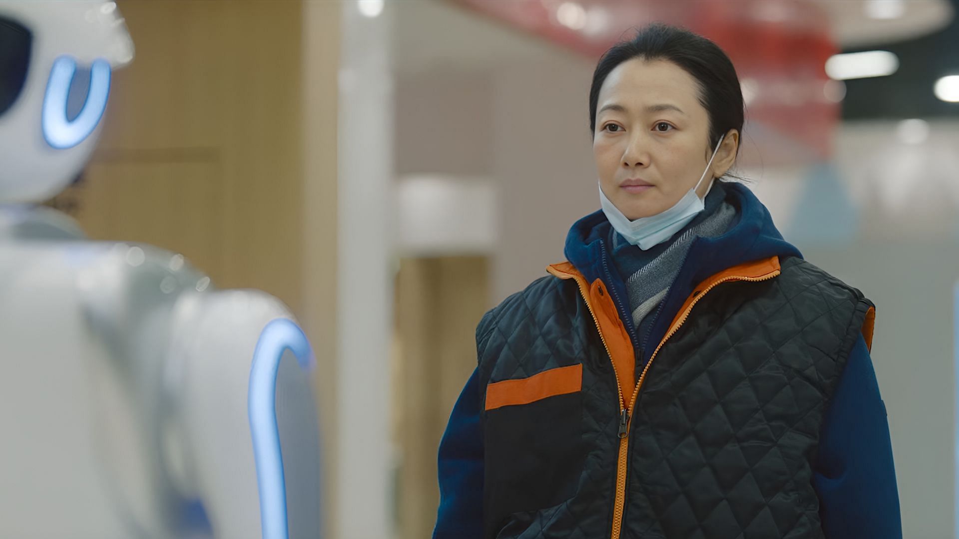 In Caught by the Tides, a moment of contrast between tradition and technology as Qiaoqiao confronts a robot. (Image via Janus Films)