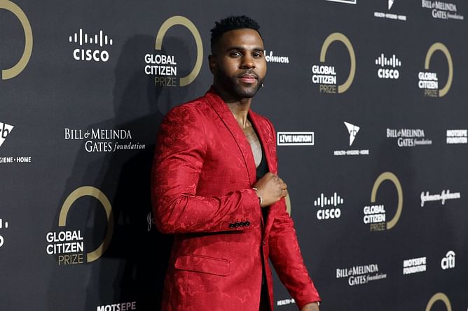 "Thought it was Benson Boone doing a flip"- Viral tweet debunked as netizens react to Jason Derulo allegedly tripping down the stairs at Met Gala