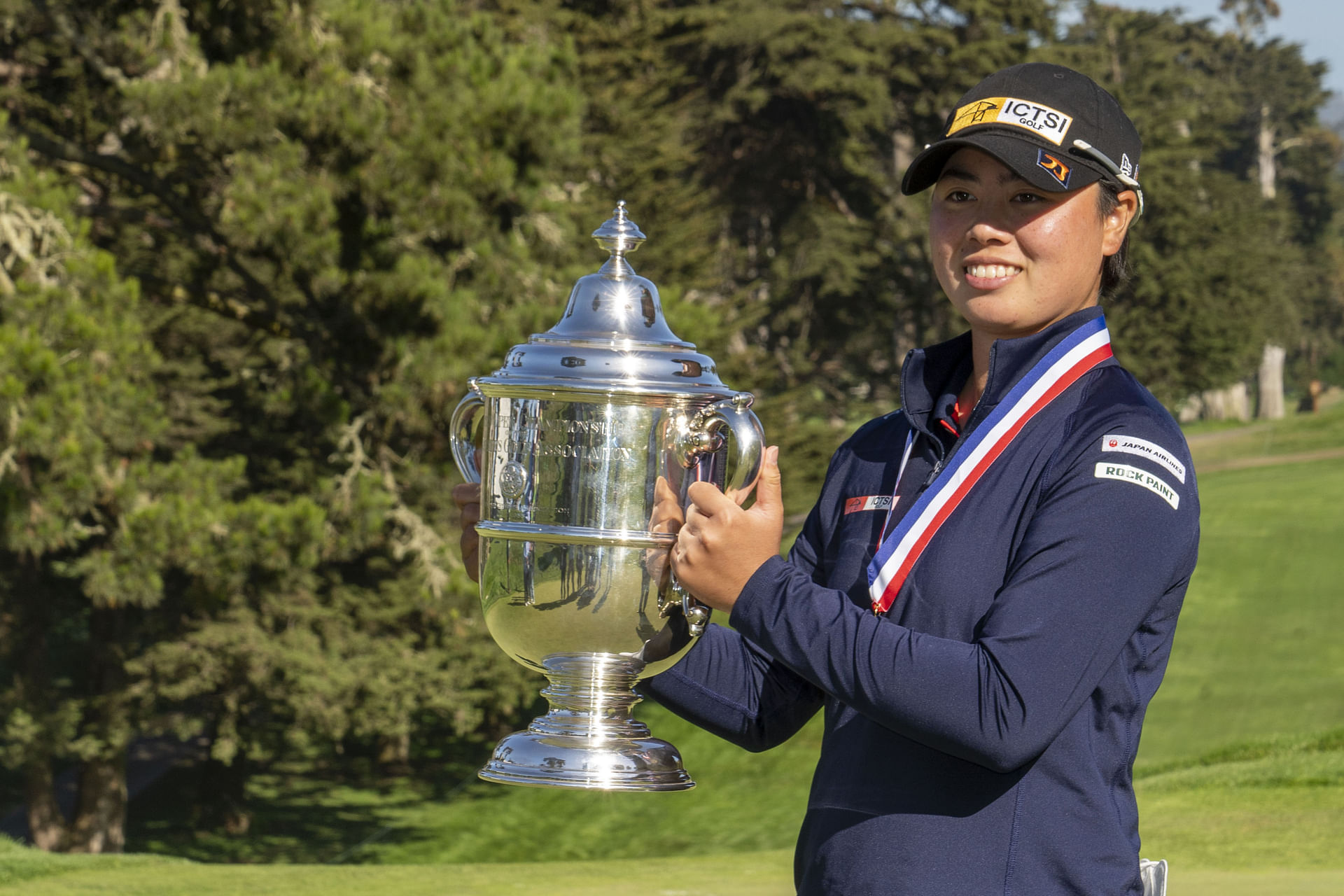 Yuka Saso hoisting the 2021 U.S. Women&#039;s Open trophy - Source: Imagn