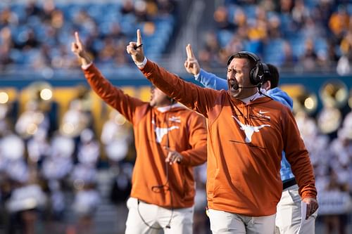 Steve Sarkisian yells instructions - Source: Imagn