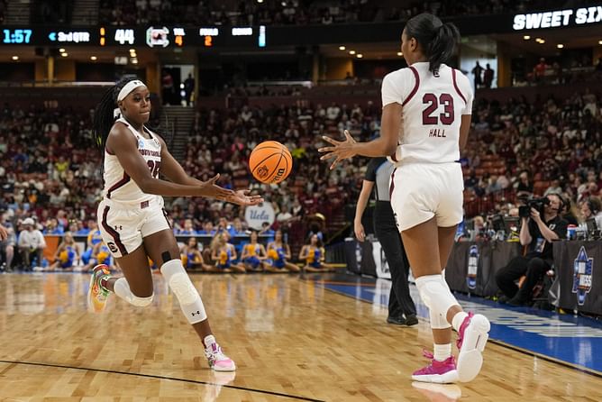 Former South Carolina star Bree Hall drops 1-word comment on Raven Johnson's graduation snaps